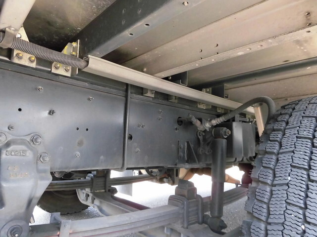 いすゞギガアルミウイング大型（10t）[写真12]