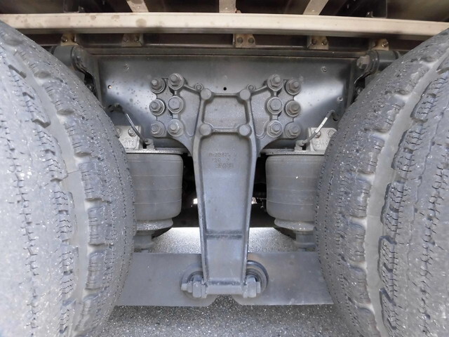 いすゞギガアルミウイング大型（10t）[写真14]