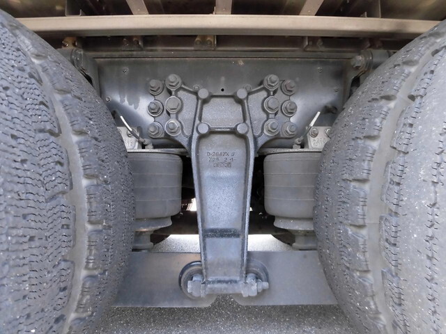 いすゞギガアルミウイング大型（10t）[写真15]