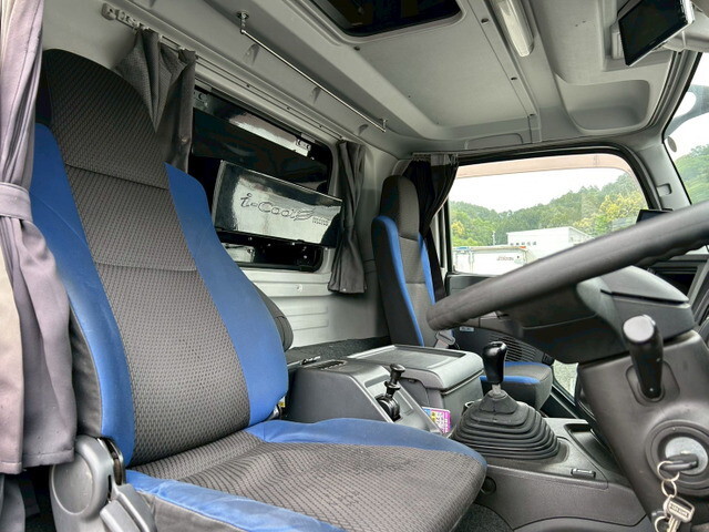 いすゞギガアルミウイング大型（10t）[写真16]