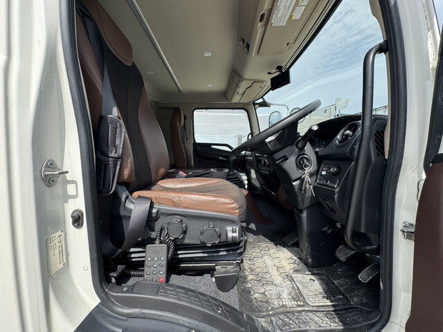 日野レンジャー冷凍車（冷蔵車）中型（4t）[写真09]