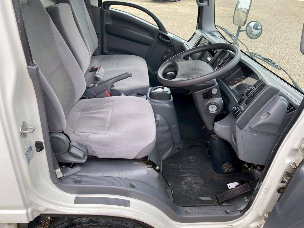 いすゞエルフ冷凍車（冷蔵車）小型（2t・3t）[写真19]