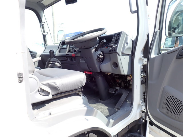 いすゞエルフ冷凍車（冷蔵車）小型（2t・3t）[写真15]