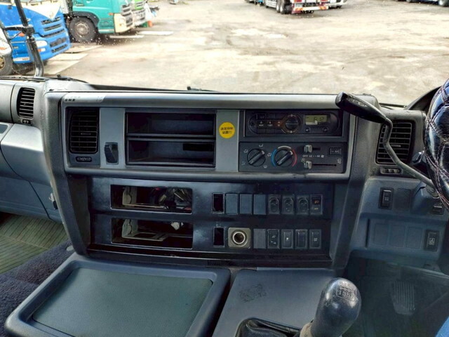 日野プロフィアトレーラーヘッド（トラクターヘッド）大型（10t）[写真36]