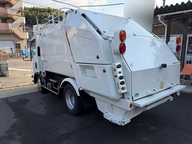 いすゞエルフパッカー車（塵芥車）小型（2t・3t）[写真02]