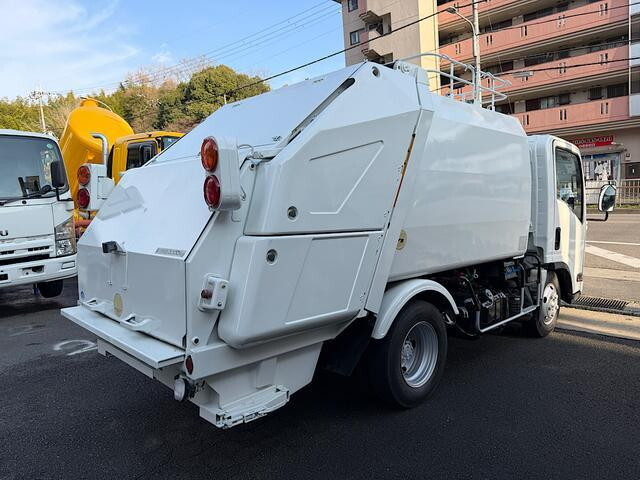 いすゞエルフパッカー車（塵芥車）小型（2t・3t）[写真04]