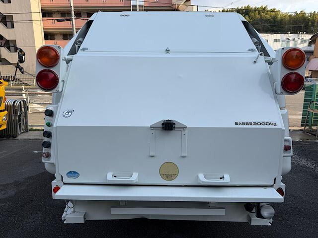 いすゞエルフパッカー車（塵芥車）小型（2t・3t）[写真07]