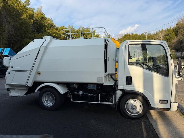 いすゞエルフパッカー車（塵芥車）小型（2t・3t）[写真08]