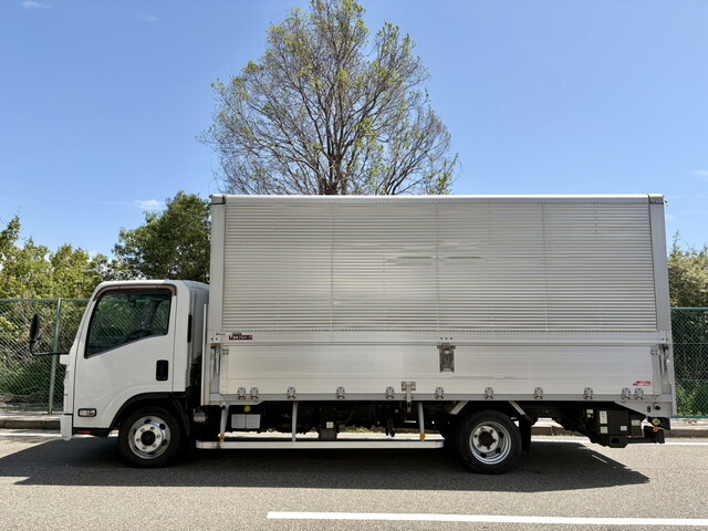 いすゞエルフアルミウイング小型（2t・3t）[写真03]