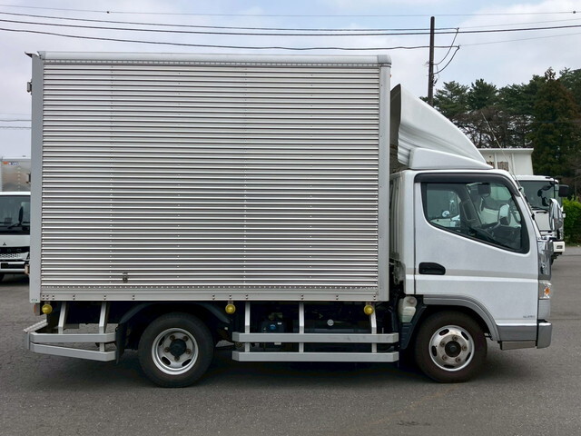 三菱ふそうキャンターアルミバン小型（2t・3t）[写真09]