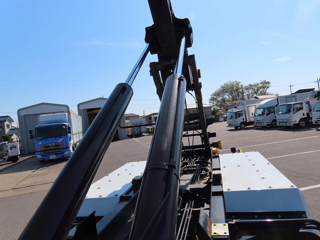 三菱ふそうスーパーグレートコンテナ専用車大型（10t）[写真36]