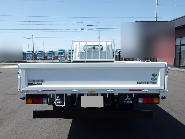 三菱ふそうキャンター平ボディ小型（2t・3t）[写真13]