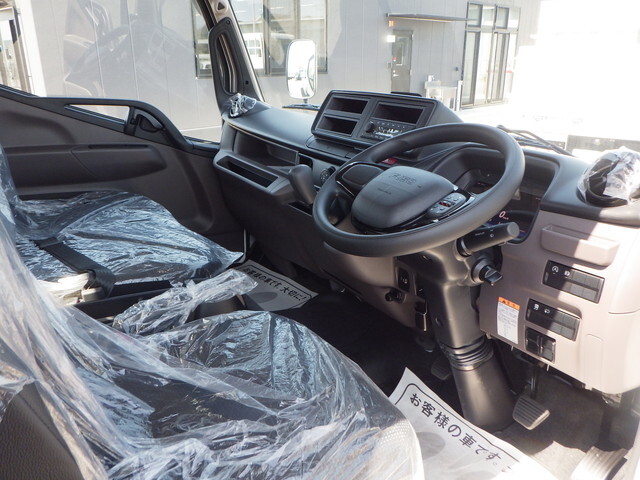 三菱ふそうキャンター平ボディ小型（2t・3t）[写真24]