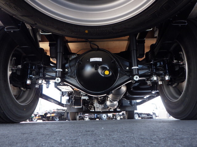 三菱ふそうキャンター平ボディ小型（2t・3t）[写真09]