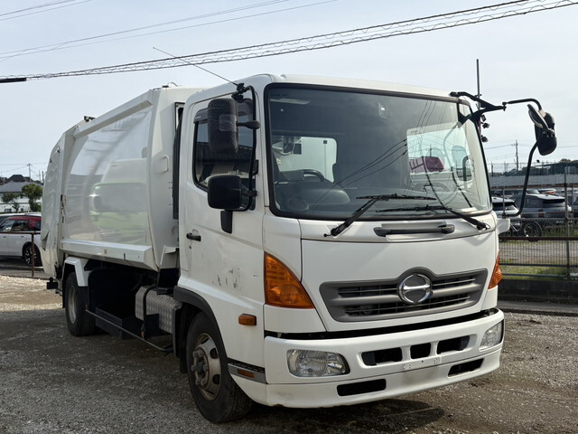 日野レンジャーパッカー車（塵芥車）中型（4t）[写真01]