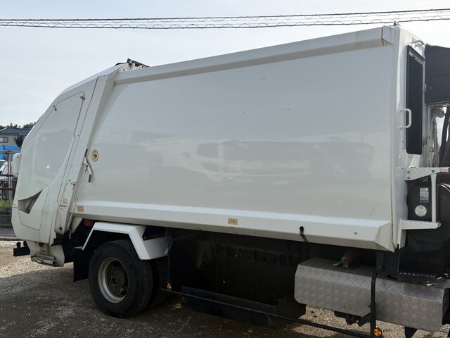 日野レンジャーパッカー車（塵芥車）中型（4t）[写真06]