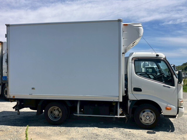 日野デュトロ冷凍車（冷蔵車）小型（2t・3t）[写真05]