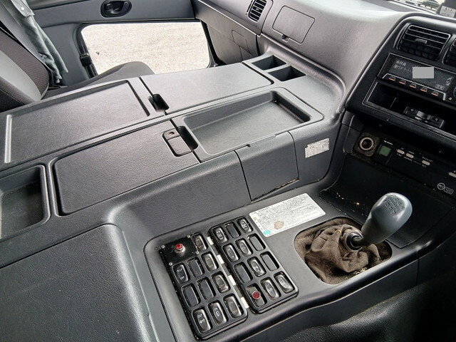 三菱ふそうスーパーグレートアルミウイング大型（10t）[写真26]
