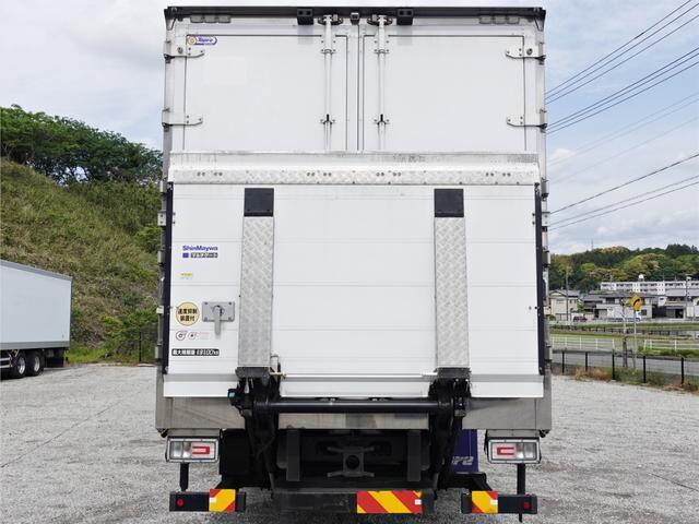 日野プロフィア冷凍車（冷蔵車）大型（10t）[写真02]