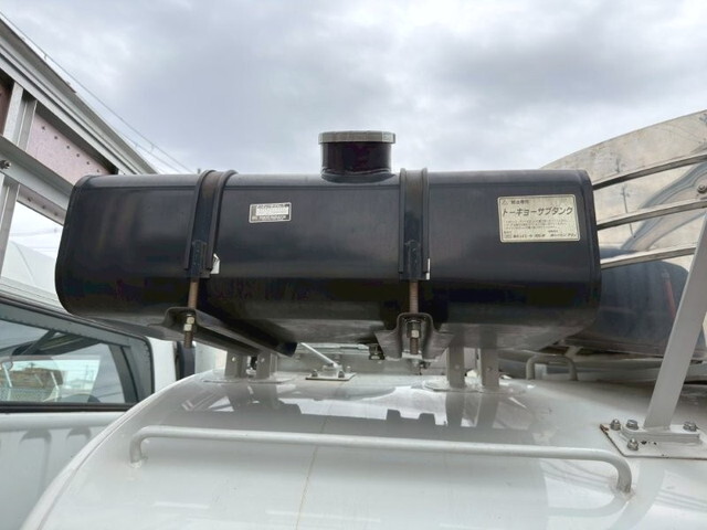 三菱ふそうキャンターバキュームカー小型（2t・3t）[写真15]