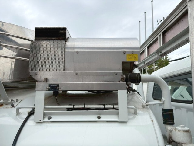三菱ふそうキャンターバキュームカー小型（2t・3t）[写真16]