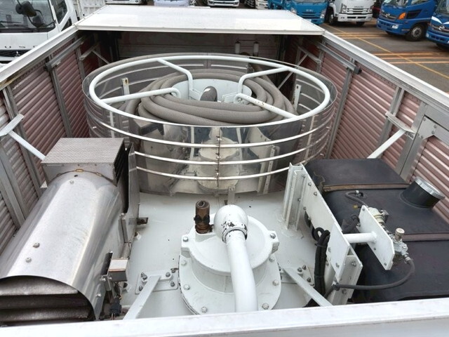 三菱ふそうキャンターバキュームカー小型（2t・3t）[写真08]