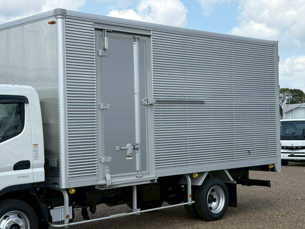 三菱ふそうキャンターアルミバン小型（2t・3t）[写真06]
