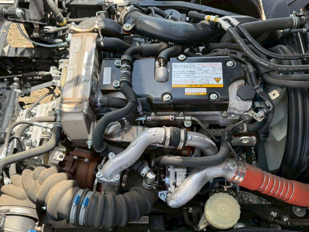 いすゞフォワードアルミウイング増トン（6t・8t）[写真19]