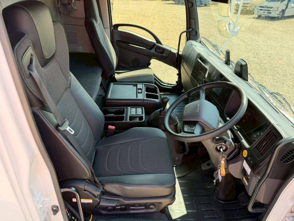 いすゞフォワードアルミウイング増トン（6t・8t）[写真21]