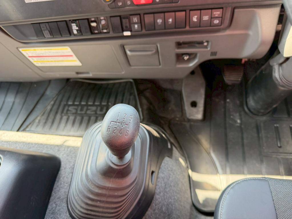 いすゞフォワードアルミウイング増トン（6t・8t）[写真22]