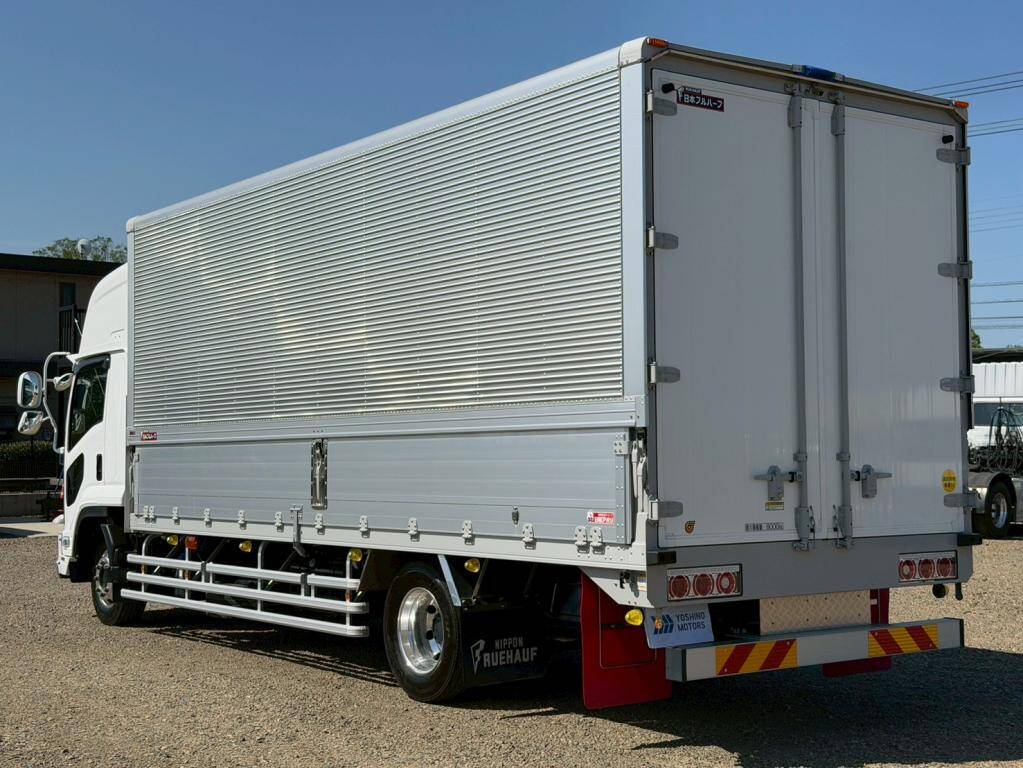 いすゞフォワードアルミウイング増トン（6t・8t）[写真03]