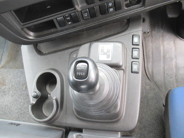 いすゞギガトレーラーヘッド（トラクターヘッド）大型（10t）[写真30]
