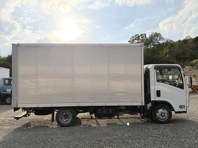 いすゞエルフアルミバン小型（2t・3t）[写真06]