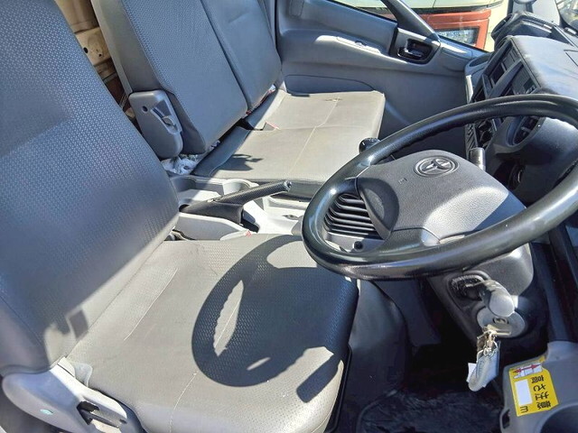 トヨタトヨエースアルミバン小型（2t・3t）[写真18]