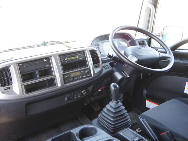 日野レンジャーコンテナ専用車増トン（6t・8t）[写真31]