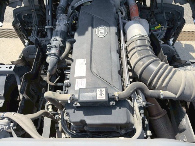 UDトラックスクオントレーラーヘッド（トラクターヘッド）大型（10t）[写真22]