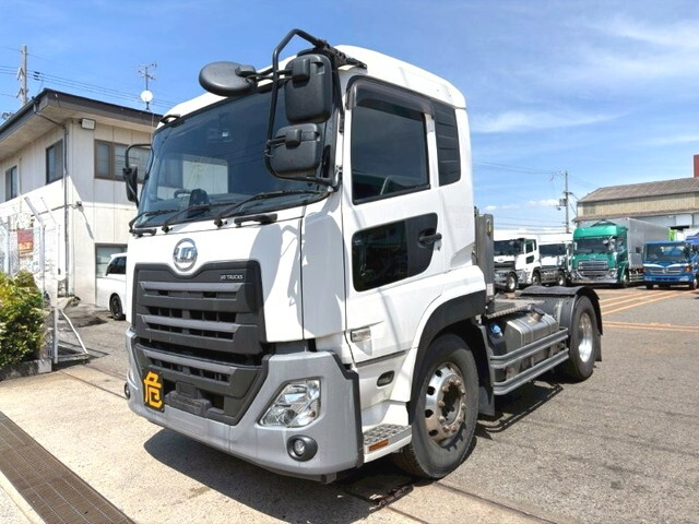 UDトラックスクオントレーラーヘッド（トラクターヘッド）大型（10t）[写真03]