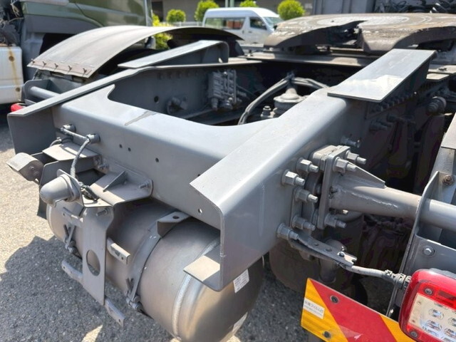 UDトラックスクオントレーラーヘッド（トラクターヘッド）大型（10t）[写真07]