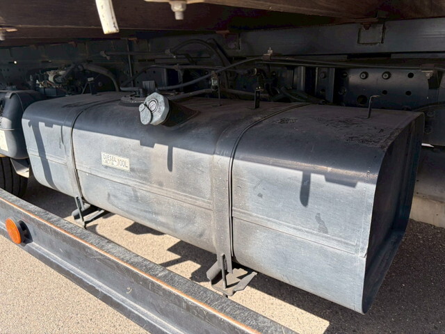 三菱ふそうキャンター平ボディ小型（2t・3t）[写真19]