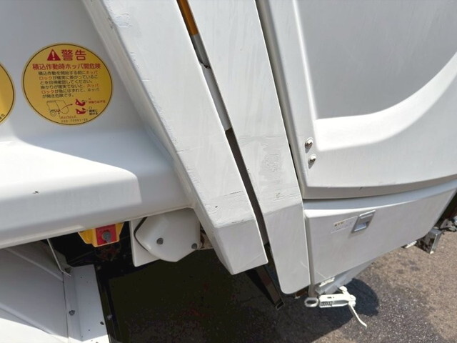 日野レンジャーパッカー車（塵芥車）中型（4t）[写真30]