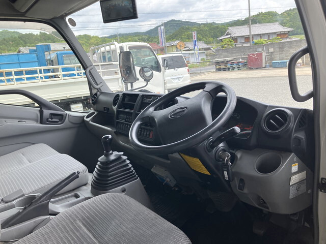 日野デュトロ冷凍車（冷蔵車）小型（2t・3t）[写真31]