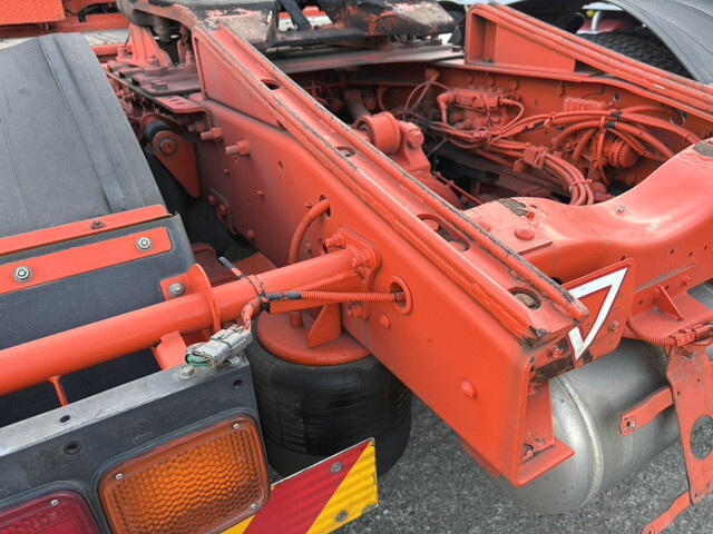 UDトラックスクオントレーラーヘッド（トラクターヘッド）大型（10t）[写真17]