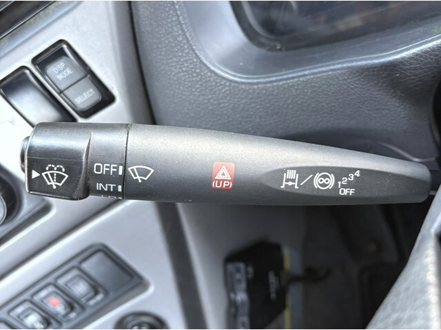 UDトラックスクオントレーラーヘッド（トラクターヘッド）大型（10t）[写真27]