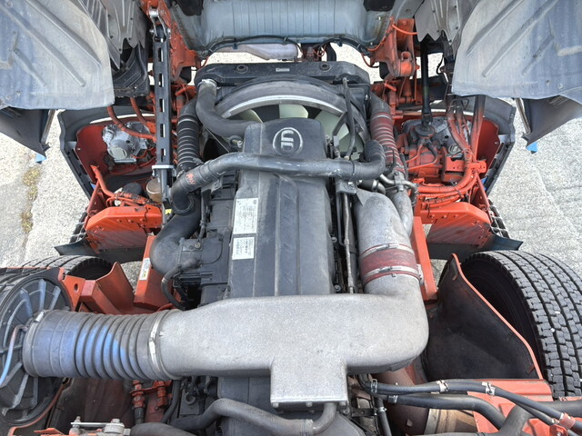 UDトラックスクオントレーラーヘッド（トラクターヘッド）大型（10t）[写真29]