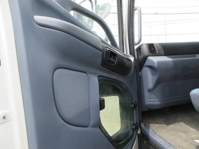 日野レンジャーコンテナ専用車増トン（6t・8t）[写真34]