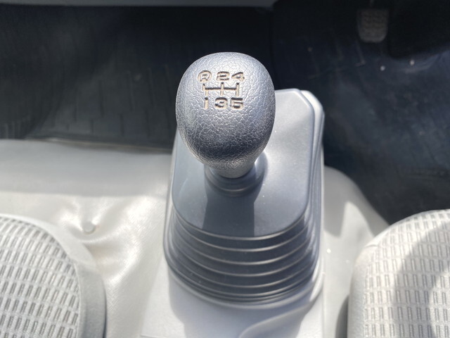 トヨタトヨエース平ボディ小型（2t・3t）[写真18]
