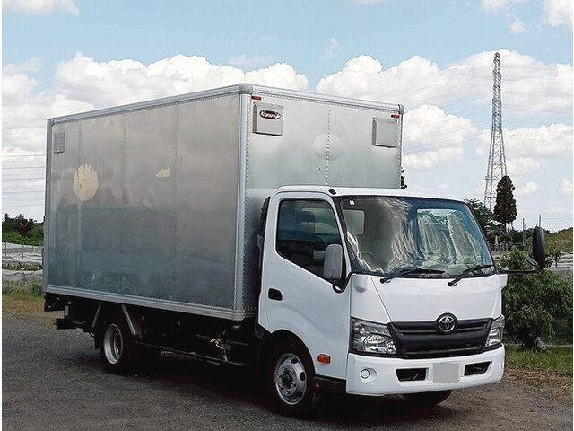 トヨタトヨエースアルミバン小型（2t・3t）[写真01]