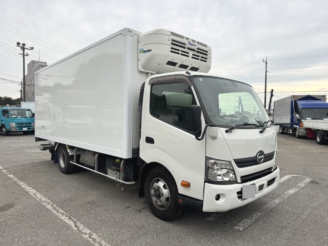 日野デュトロ冷凍車（冷蔵車）小型（2t・3t）[写真03]
