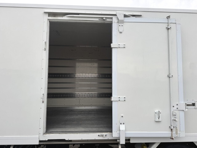 日野デュトロ冷凍車（冷蔵車）小型（2t・3t）[写真08]