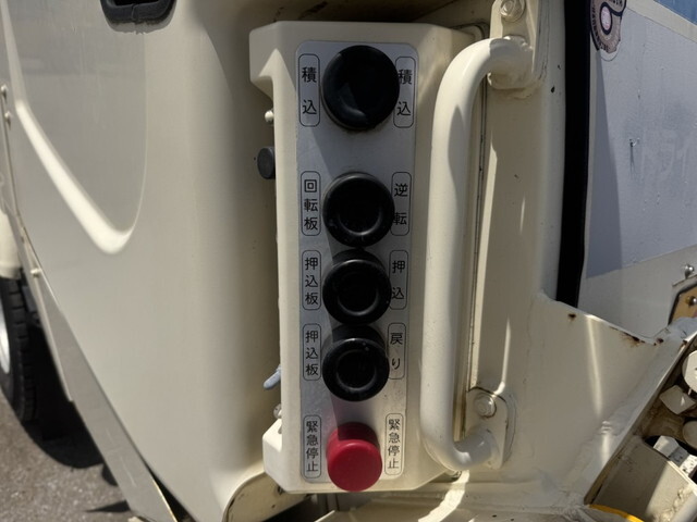 日野デュトロパッカー車（塵芥車）小型（2t・3t）[写真09]